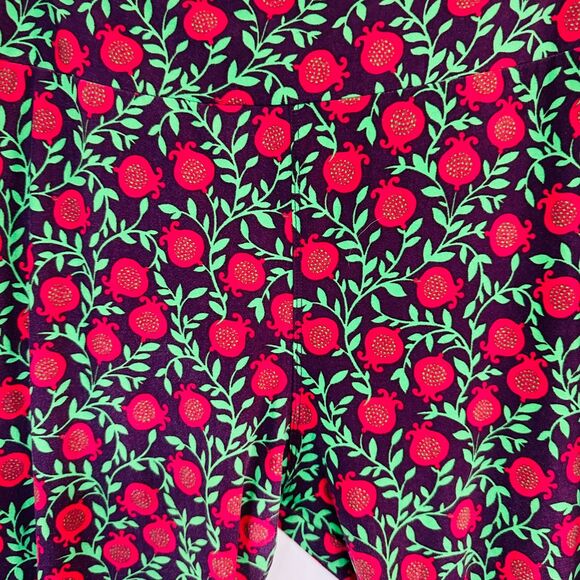 LuLaRoe Women's Tall & Curvy Leggings Red/Green Floral Pattern Black Background - Picture 2 of 4
